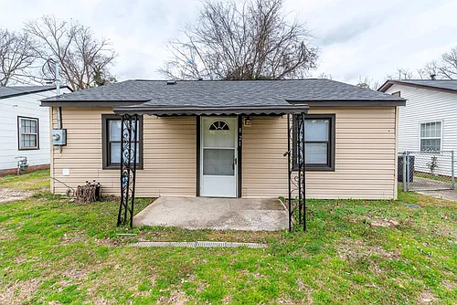 821 Forsythe St Photo 1
