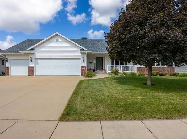 300 N 15th Ave, Hiawatha, IA 52233
