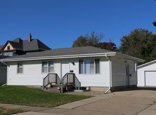 809 W 20th St APT 2, Cedar Falls, IA 50613