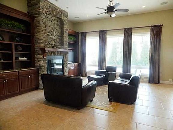3rd image of 629 Prairie Rose Dr