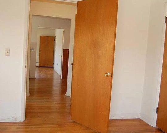2nd image of 2935 Linwood Ave #C