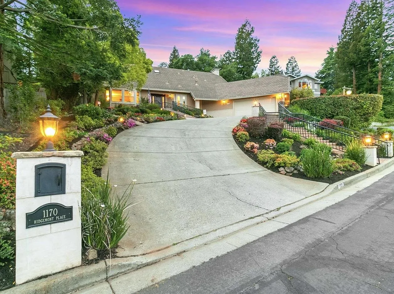 1170 Ridgemont Pl photo 1