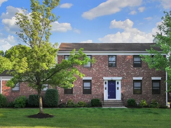 97 Sunrise Dr, Long Hill Twp., NJ 07933