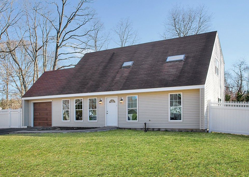 1st image of 24 Hartsdale Ln