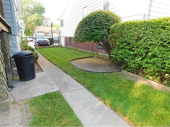 4th image of 23840 Elmira St