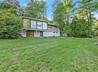 9 Wayfaring Rd, Norwalk, CT 06851