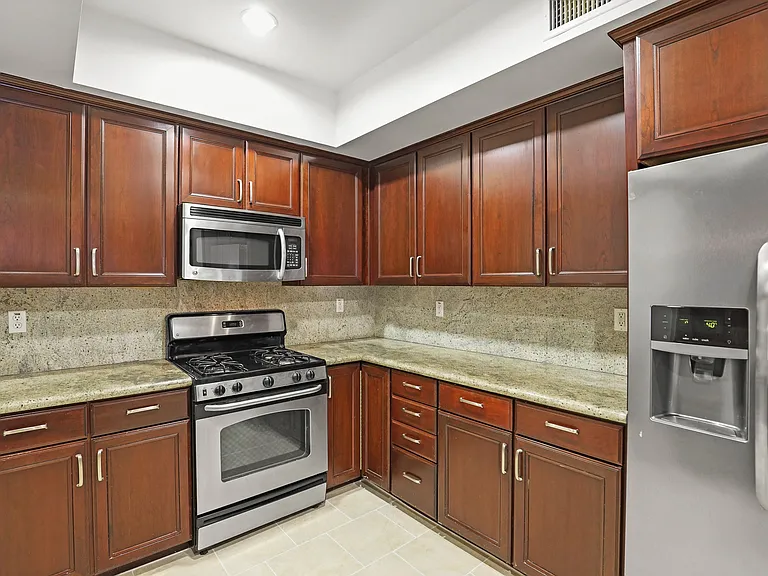 Kitchens with Energy-Efficient Stainless Appliances