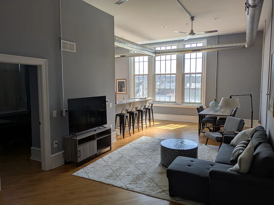 20 W Market St #6