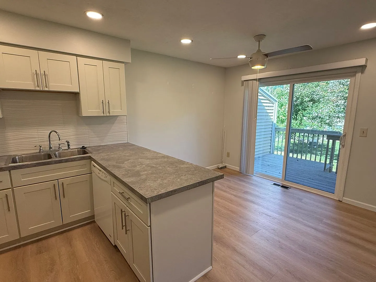 Updated Townhome in Coon Rapids!! 3bed/2bath — Photo 3