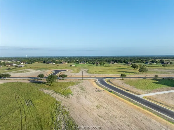 6901 Ellehue Ln, Bryan, TX 77808