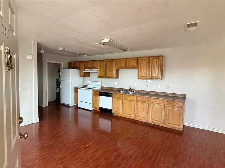 2001 Winwood St #201C — Photo 3