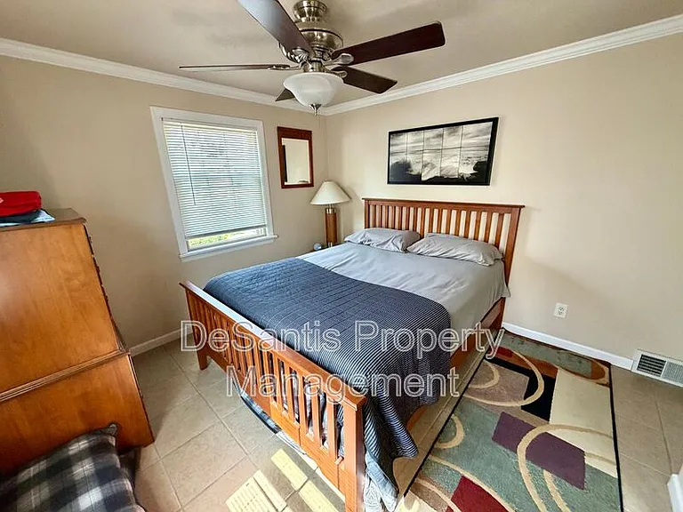 7408 Yale Ave #B — Photo 9