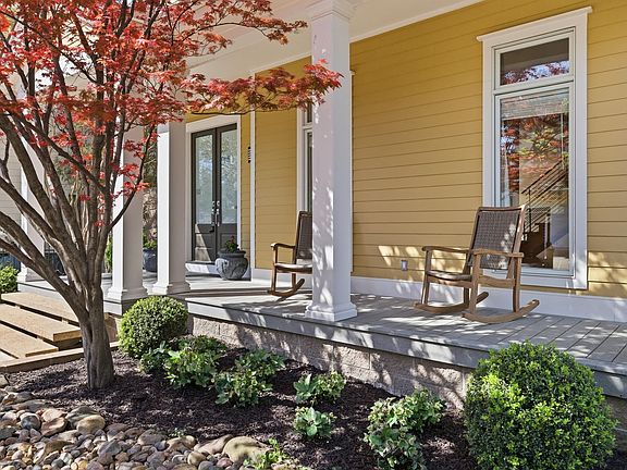5th image of 837 Harbor Isle Cir E