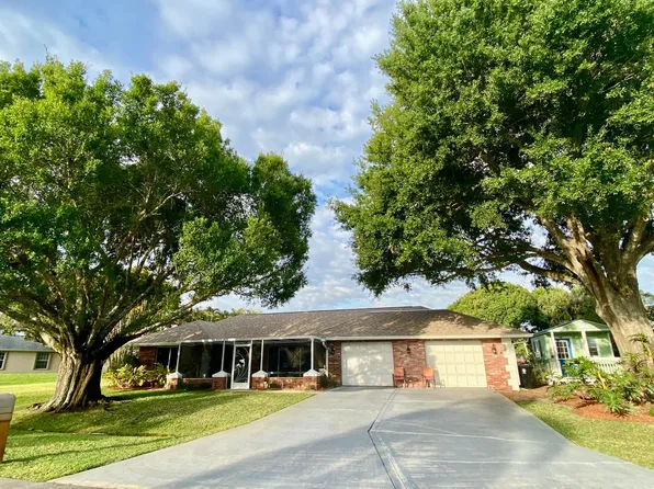 2086 SE Bisbee Street, Port St Lucie, FL 34952