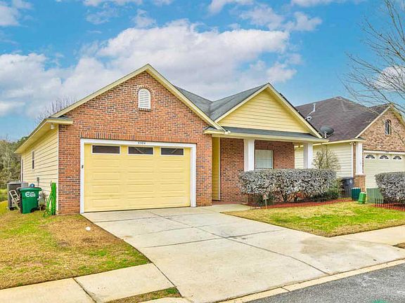 3rd image of 5584 Hampton Hill Cir
