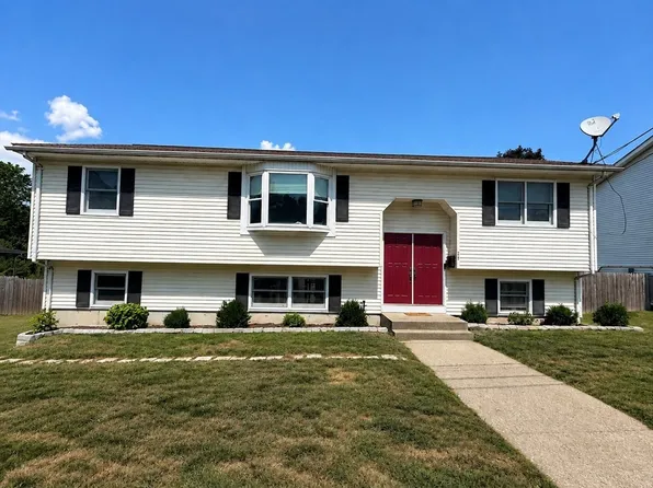 24 Montclair St, Chicopee, MA 01013