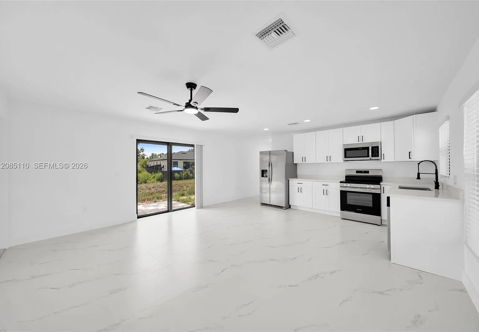 2 bed, 2.0 bath, 1026 sqft, $1,650 — Photo 2