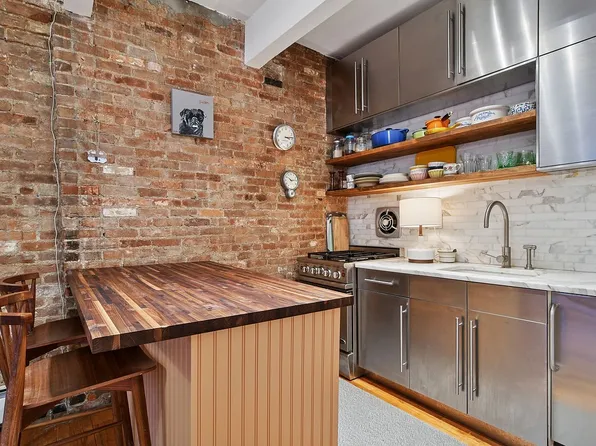 216 E 7th St APT 6, Manhattan, NY 10009