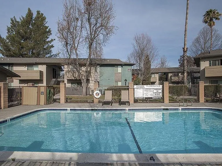 Parkwood Apartments — Photo 14