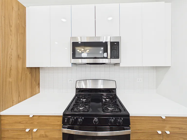 6220 S King Dr #2 — Photo 8
