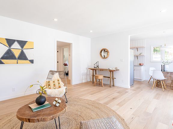 4th image of 714 Pier Ave #1