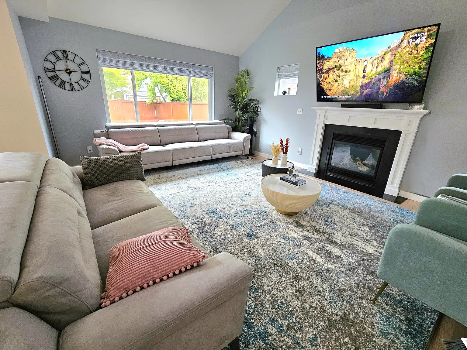 4 bed, 2.5 bath, 1978 sqft, $3,500 — Photo 1