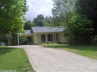 552 Oakwood Cir, Lexington, NC 27295