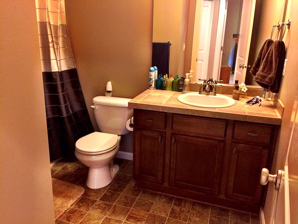 2nd image of 119 NE 76th St