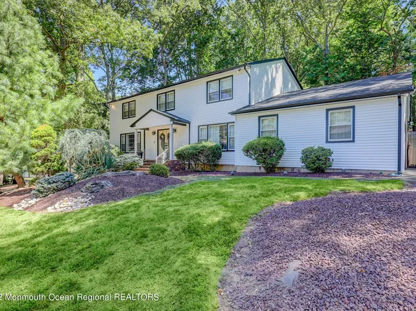 8 Churchill Court, Morganville, NJ 07751