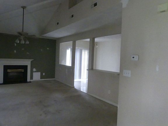 3rd image of 105 Belmont Cir