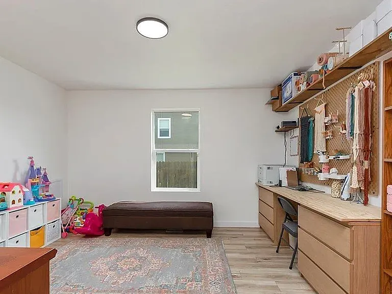 765 SW Portal — Photo 19