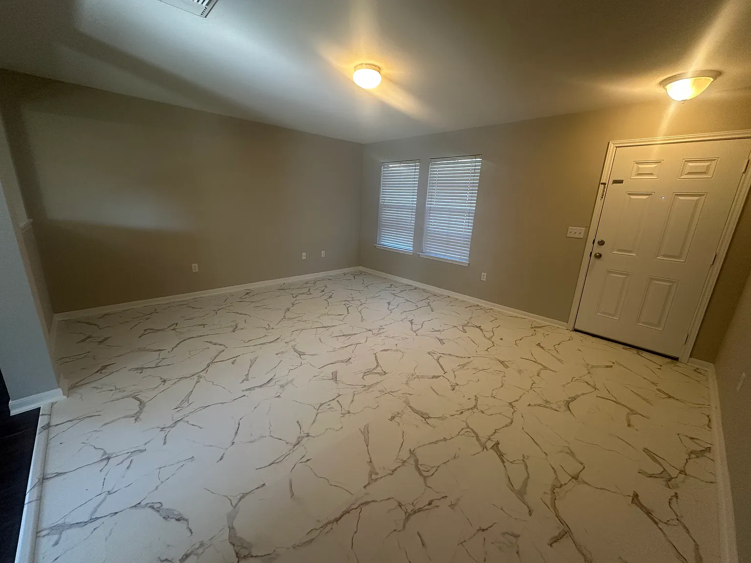 3 bed, 2.5 bath, 1833 sqft, $1,950 — Photo 3
