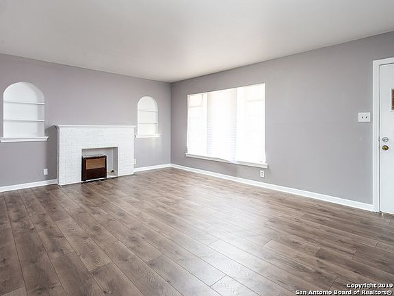 3rd image of 402 Westhill Pl