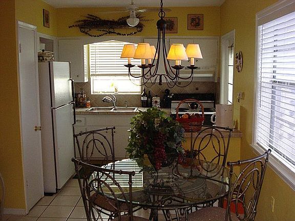 Kitchen Dining Area