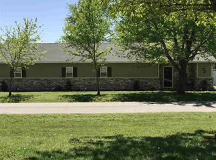 5 Lakeview Dr, Arkansas City, KS 67005