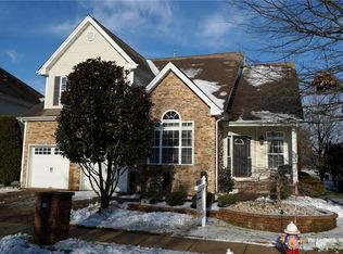 13 Colonial Ct, Monroe Township, NJ 08831