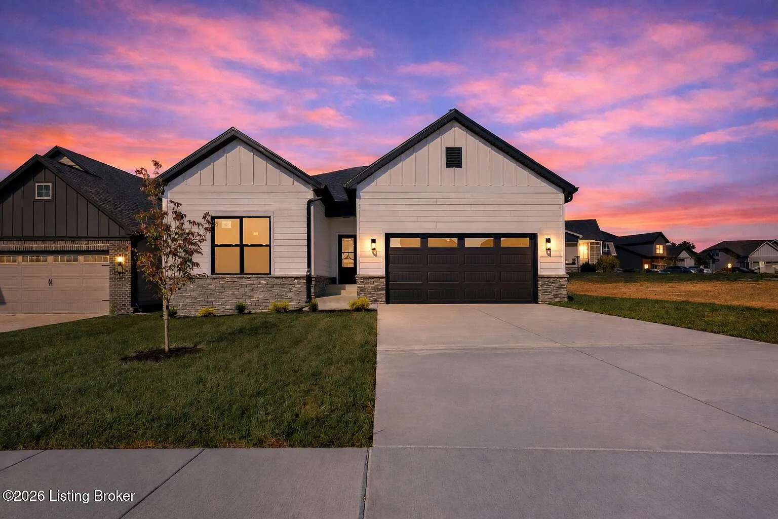 1160 Greens Dr photo 1