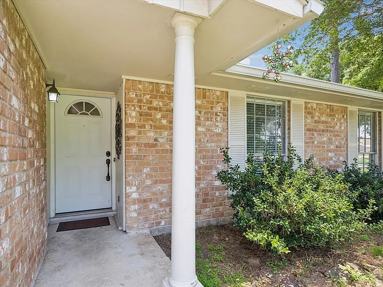 25114 Spring Ridge Dr — Photo 3