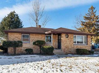 1680 Debra Ln, Green Bay, WI 54302