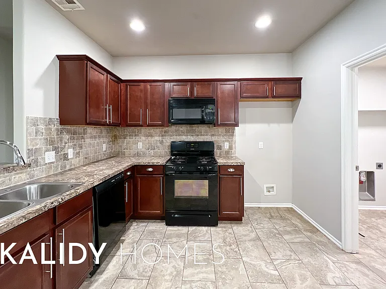 2901 Cider Mill Ln — Photo 7
