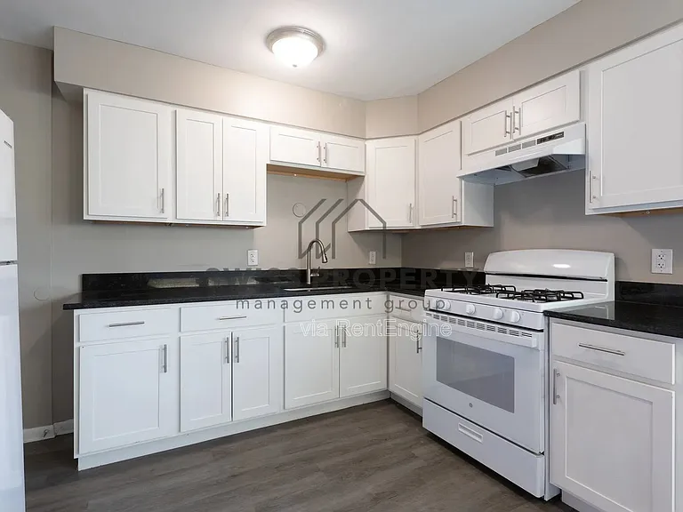 908 N Meadows Ct #L — Photo 10