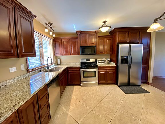 3rd image of 11408 Lakebrook Ct