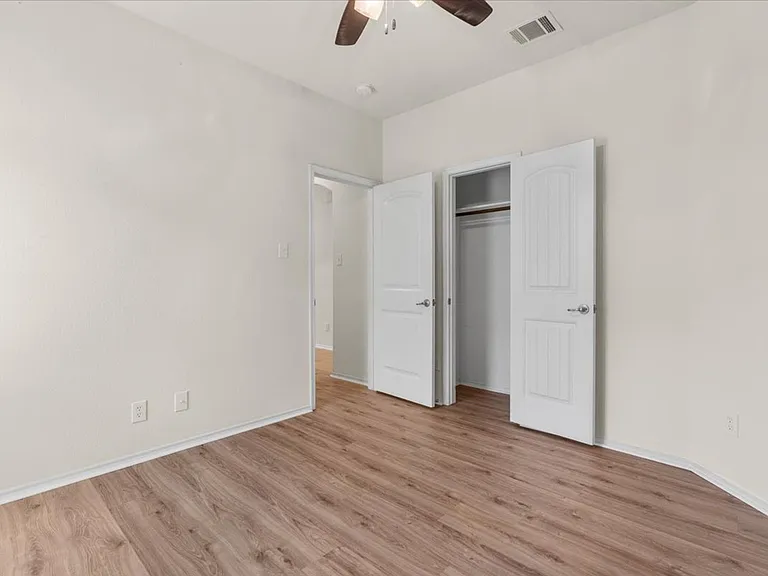 1729 Park Trails Blvd — Photo 33