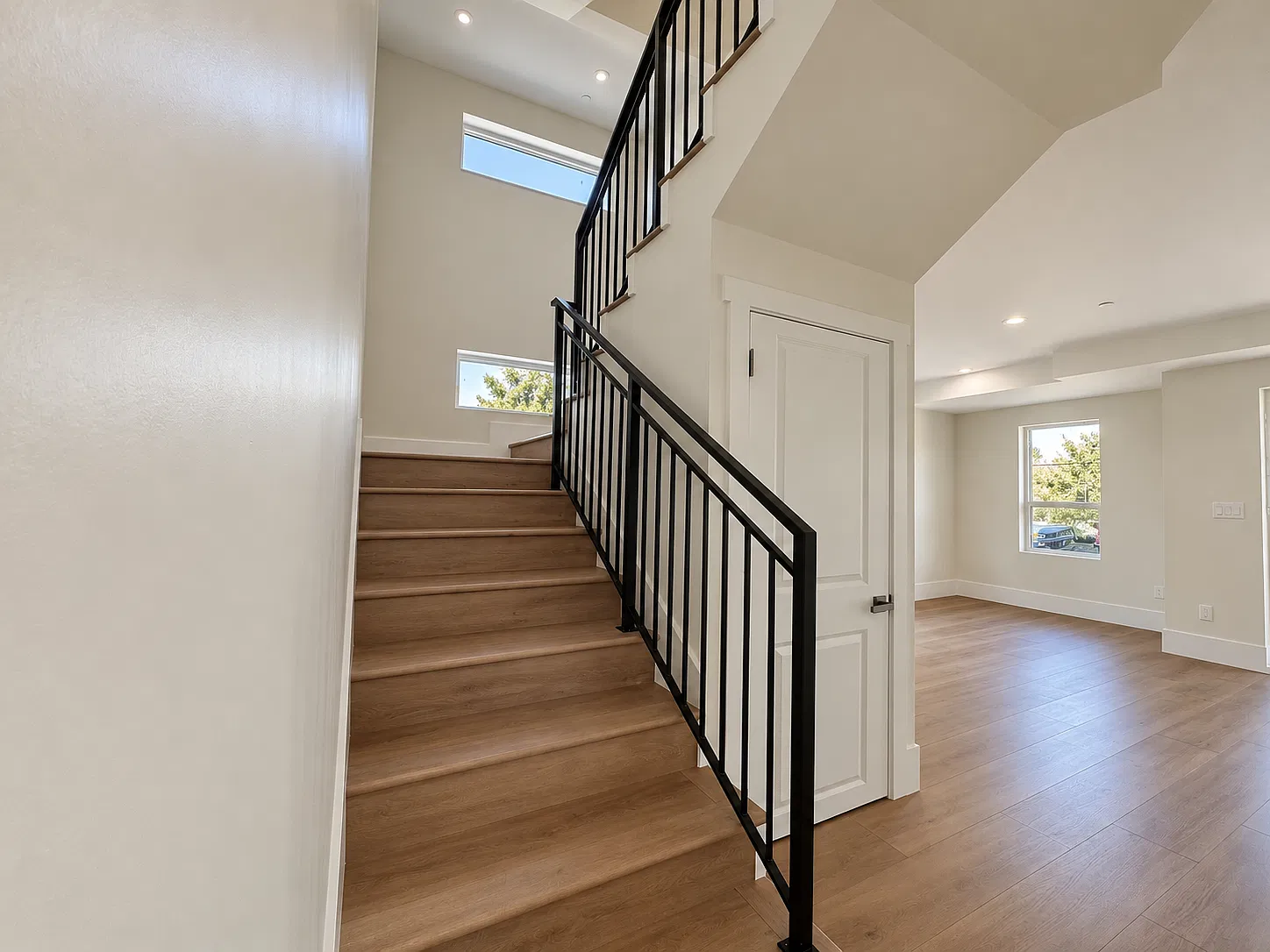 3 bed, 2180 sqft, $8,200 — Photo 4