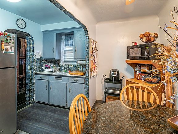 4th image of 15515 Cloverside Ave