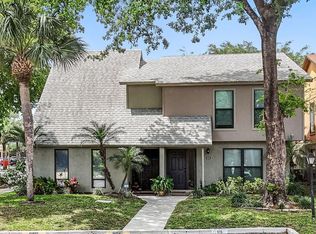 516 Sandtree Dr, Palm Beach Gardens, FL 33403