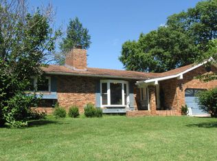 658 Rr 3, Fairfield, IL 62837