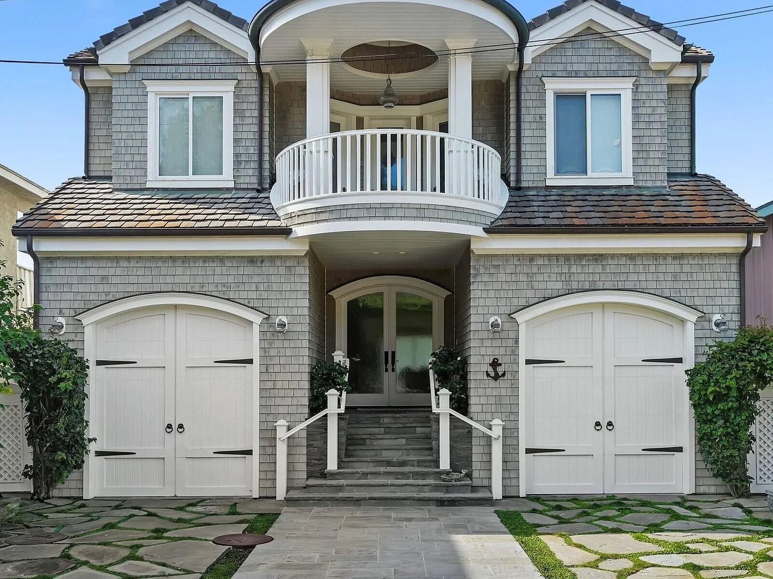 4 bed, 4.5 bath, 3925 sqft, $25,000 — Photo 1