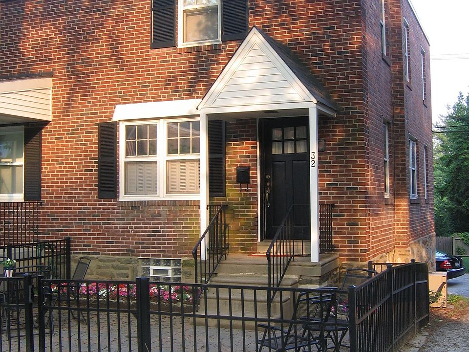 1st image of 32 Woodale Ave
