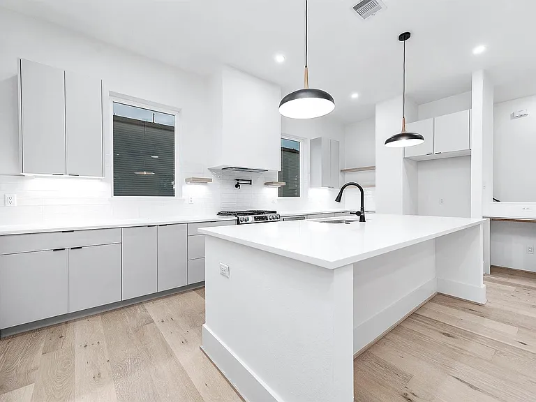 319 N Nagle St — Photo 19